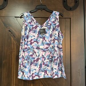 Eddie Bauer Departure Tank v-neck purple print size Large